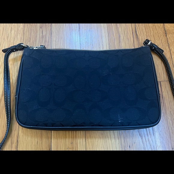 COACH Vintage small black purse - versatile (strap for shoulder or crossbody) - Picture 6 of 8